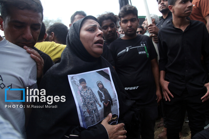 تشییع پیکر شهدای مدرسه میناب