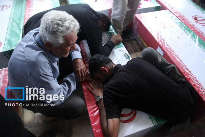 تشییع پیکر شهدای مدرسه میناب