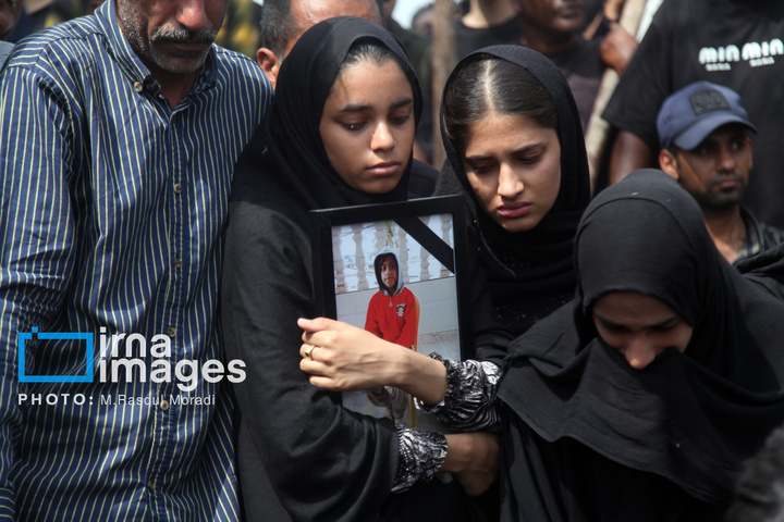 تشییع پیکر شهدای مدرسه میناب