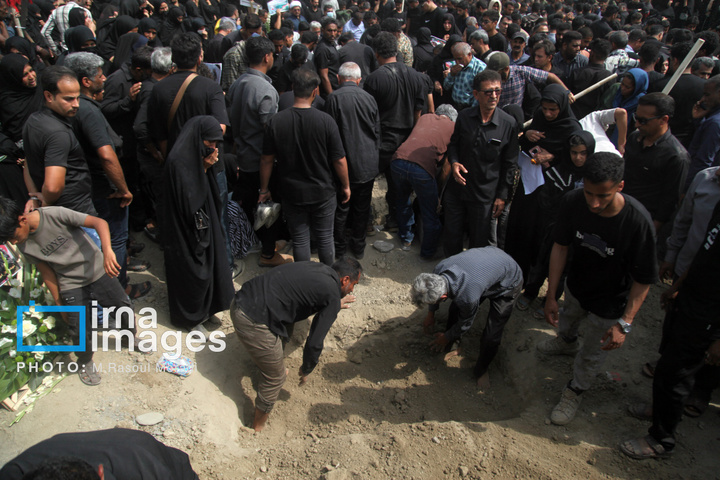 تشییع پیکر شهدای مدرسه میناب