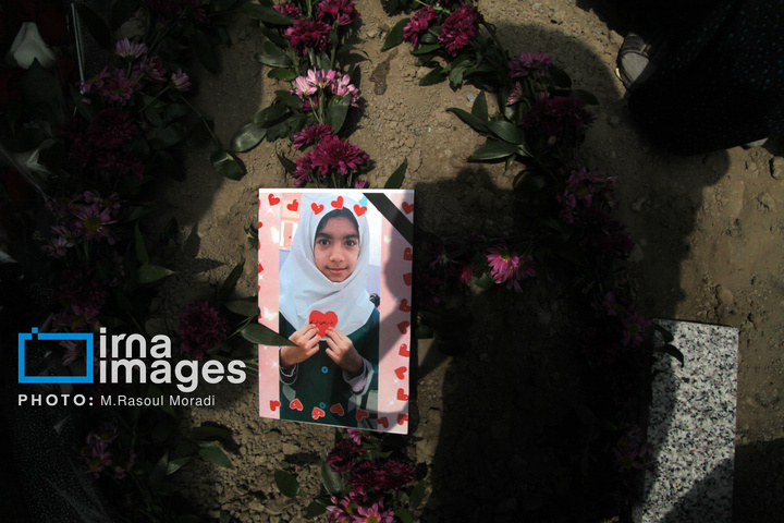 تشییع پیکر شهدای مدرسه میناب