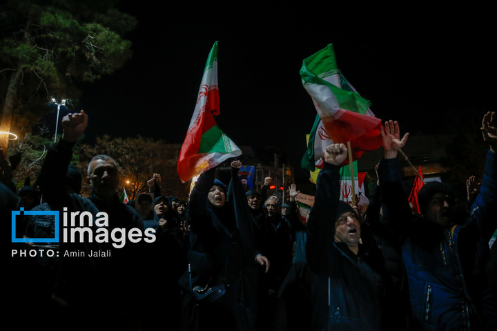 تجمع مردم در سوگ رهبر انقلاب در محله نارمک