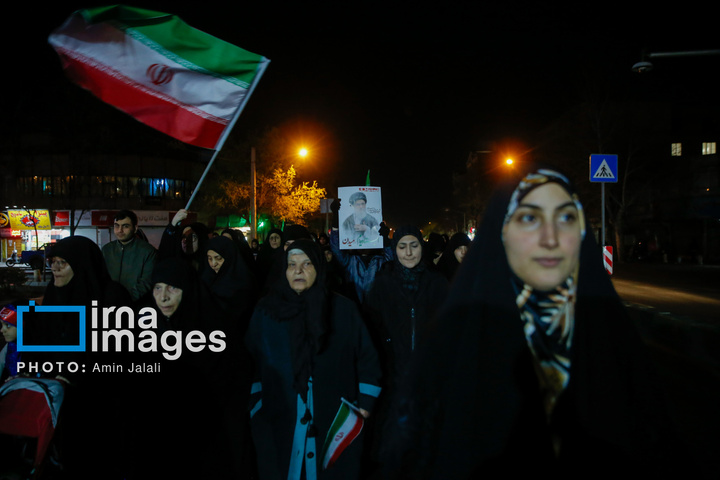 تجمع مردم در سوگ رهبر انقلاب در محله نارمک