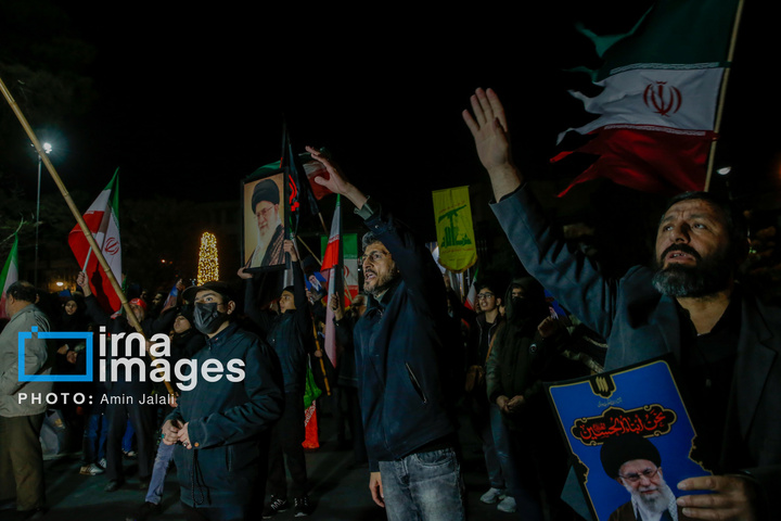 تجمع مردم در سوگ رهبر انقلاب در محله نارمک