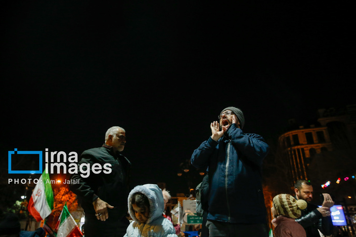 تجمع مردم در سوگ رهبر انقلاب در محله نارمک