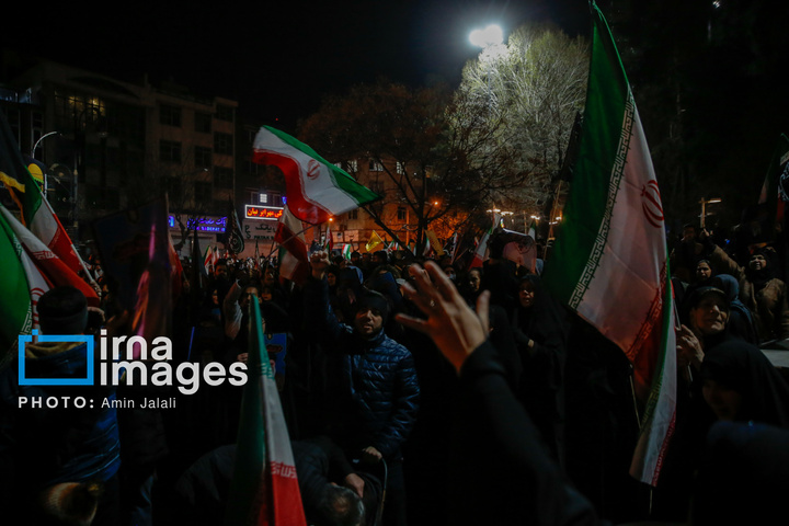 تجمع مردم در سوگ رهبر انقلاب در محله نارمک