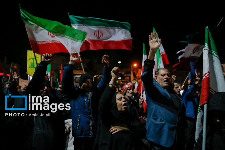 تجمع مردم در سوگ رهبر انقلاب در محله نارمک