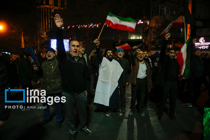 تجمع مردم در سوگ رهبر انقلاب در محله نارمک