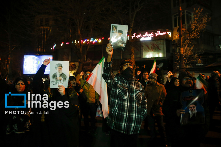 تجمع مردم در سوگ رهبر انقلاب در محله نارمک