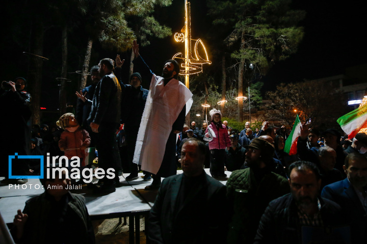 تجمع مردم در سوگ رهبر انقلاب در محله نارمک