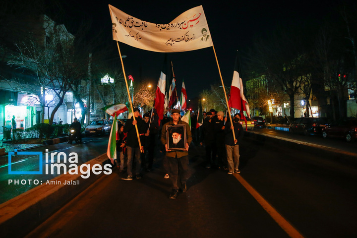 تجمع مردم در سوگ رهبر انقلاب در محله نارمک