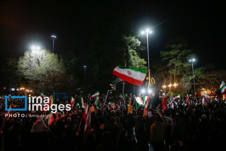 تجمع مردم در سوگ رهبر انقلاب در محله نارمک