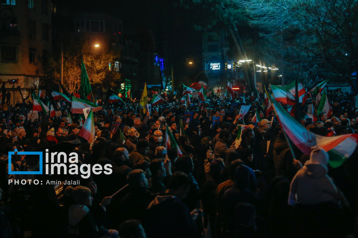 تجمع مردم در سوگ رهبر انقلاب در محله نارمک