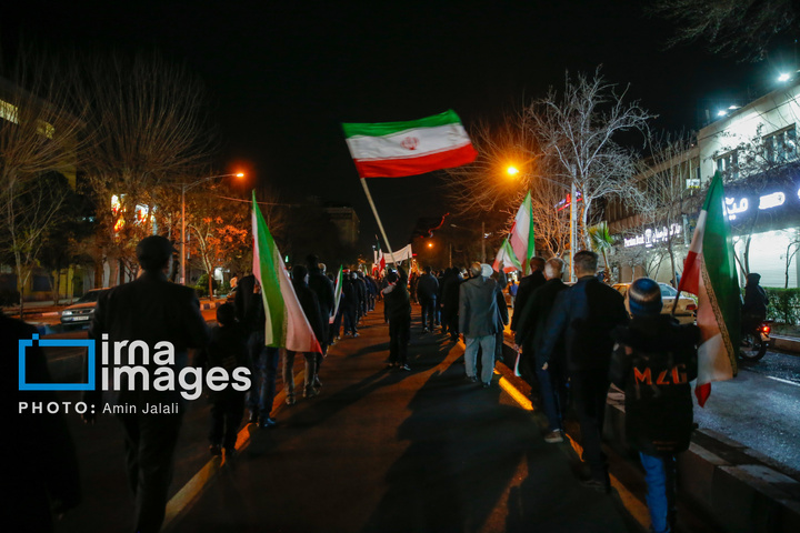 تجمع مردم در سوگ رهبر انقلاب در محله نارمک