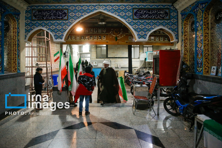 تجمع مردم در سوگ رهبر انقلاب در محله نارمک