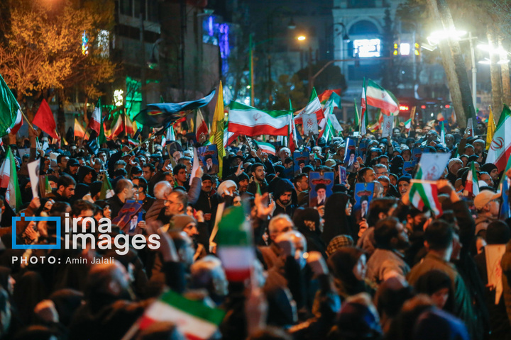 تجمع مردم در سوگ رهبر انقلاب در محله نارمک