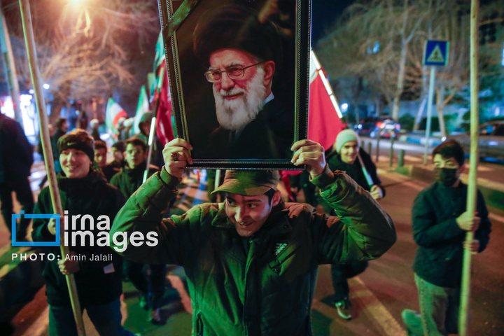 تجمع مردم در سوگ رهبر انقلاب در محله نارمک