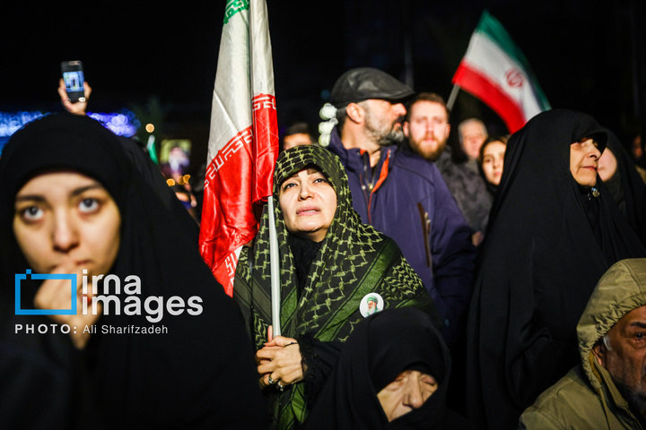 سوگواری مردم تهران در عزای رهبر انقلاب