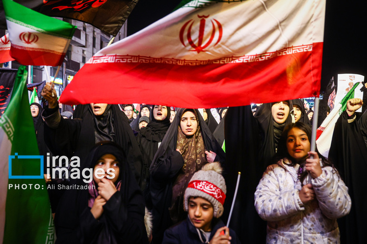 سوگواری مردم تهران در عزای رهبر انقلاب