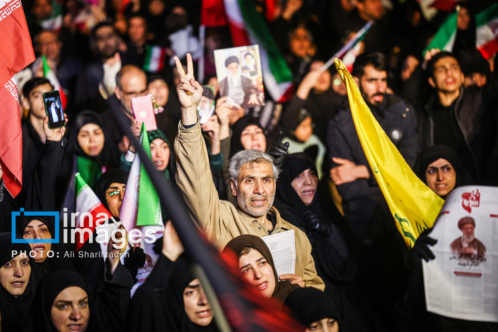 سوگواری مردم تهران در عزای رهبر انقلاب