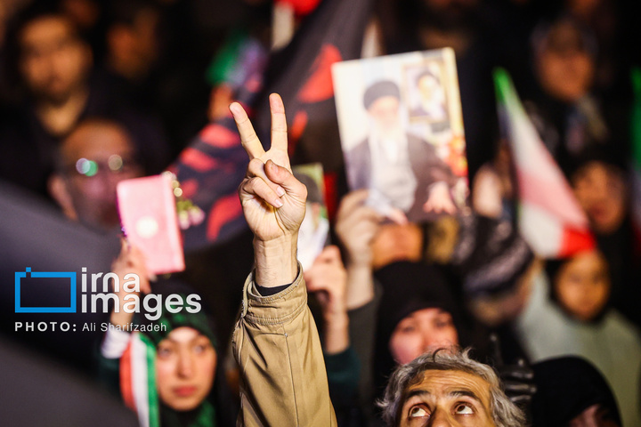 سوگواری مردم تهران در عزای رهبر انقلاب