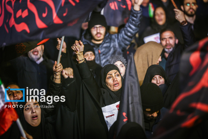 سوگواری مردم تهران در عزای رهبر انقلاب