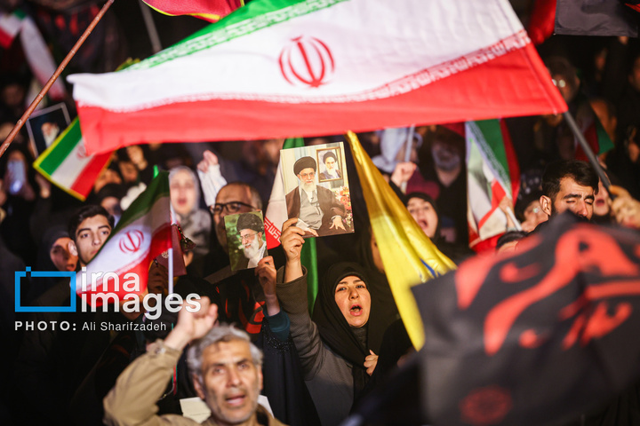 سوگواری مردم تهران در عزای رهبر انقلاب