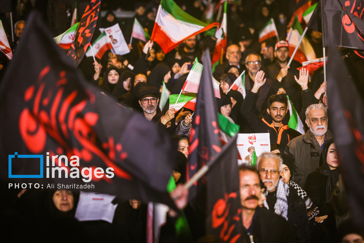 سوگواری مردم تهران در عزای رهبر انقلاب