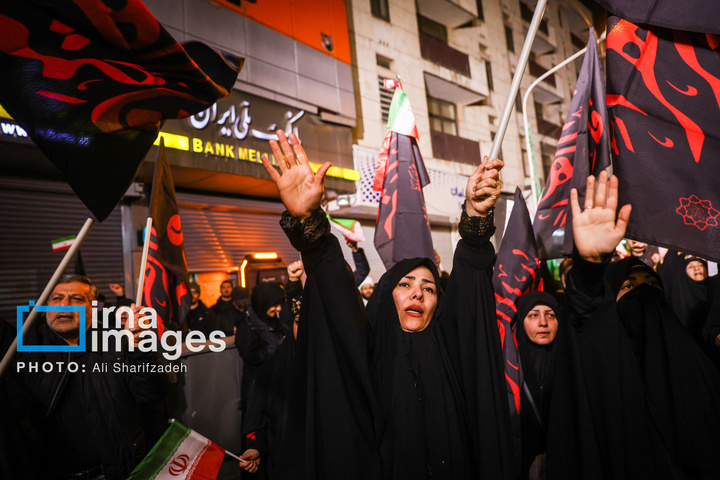 سوگواری مردم تهران در عزای رهبر انقلاب