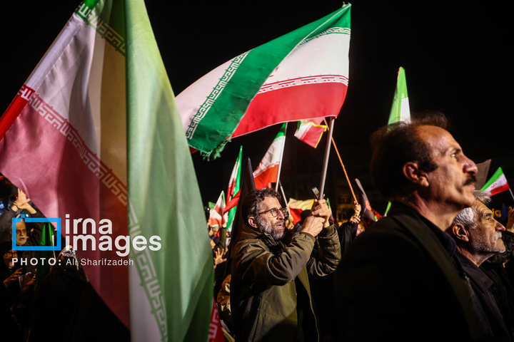 سوگواری مردم تهران در عزای رهبر انقلاب