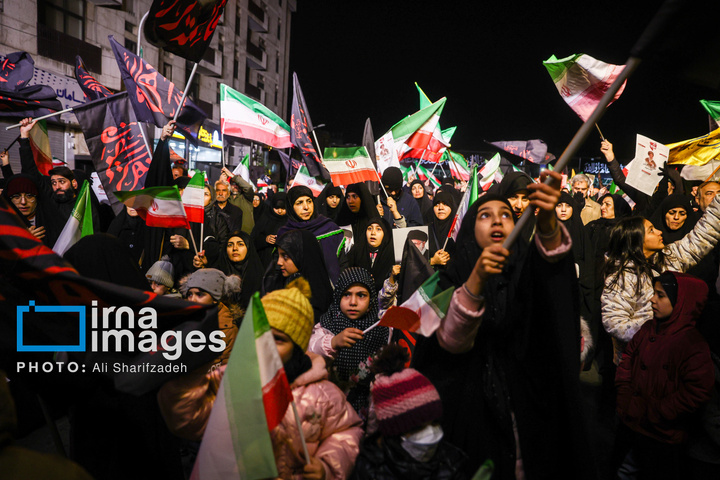 سوگواری مردم تهران در عزای رهبر انقلاب