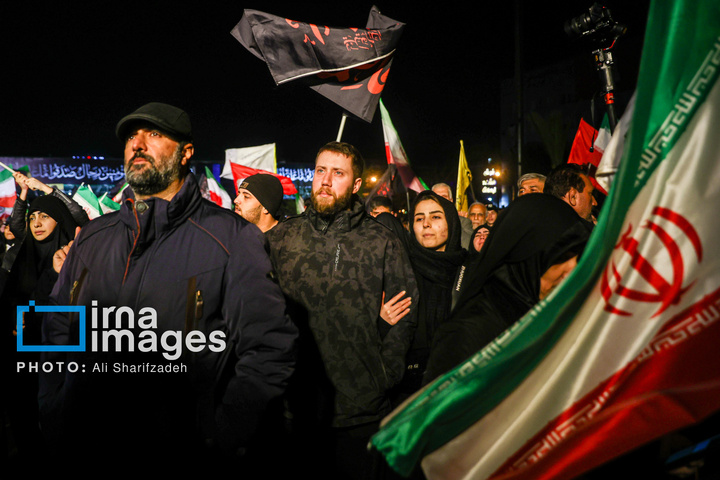 سوگواری مردم تهران در عزای رهبر انقلاب