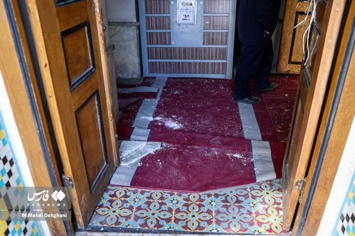 آثار تجاوز هوایی به کاخ گلستان