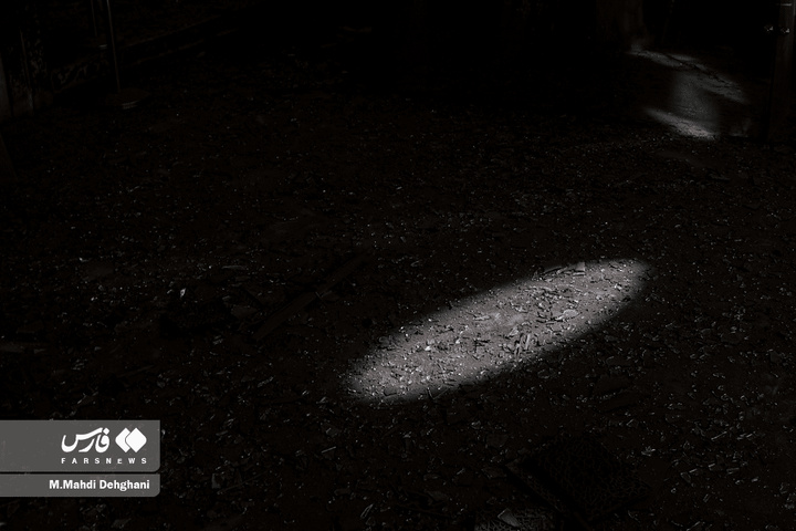 آثار تجاوز هوایی به کاخ گلستان