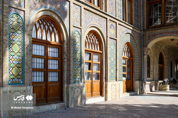 آثار تجاوز هوایی به کاخ گلستان