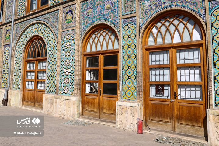 آثار تجاوز هوایی به کاخ گلستان