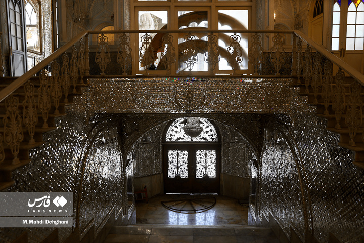 آثار تجاوز هوایی به کاخ گلستان