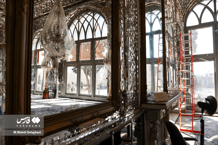 آثار تجاوز هوایی به کاخ گلستان