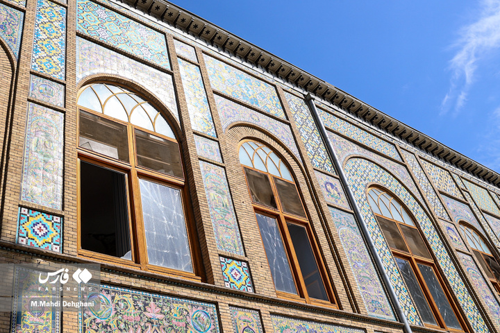 آثار تجاوز هوایی به کاخ گلستان