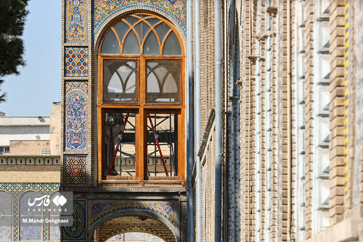 آثار تجاوز هوایی به کاخ گلستان