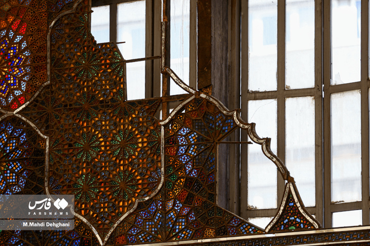 آثار تجاوز هوایی به کاخ گلستان