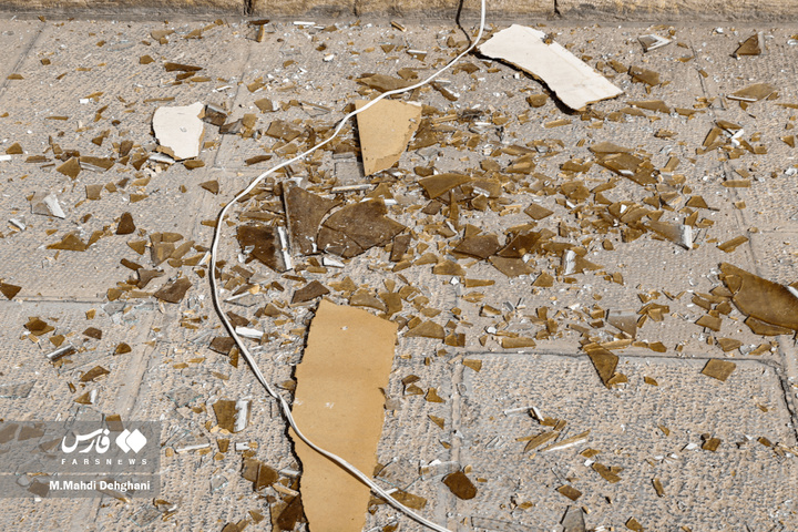 آثار تجاوز هوایی به کاخ گلستان