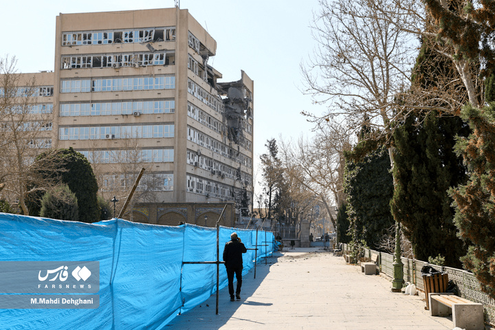 آثار تجاوز هوایی به کاخ گلستان