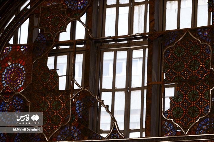 آثار تجاوز هوایی به کاخ گلستان