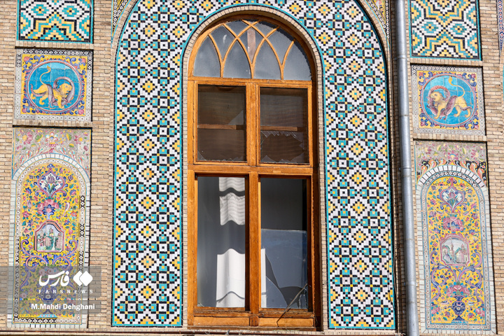 آثار تجاوز هوایی به کاخ گلستان