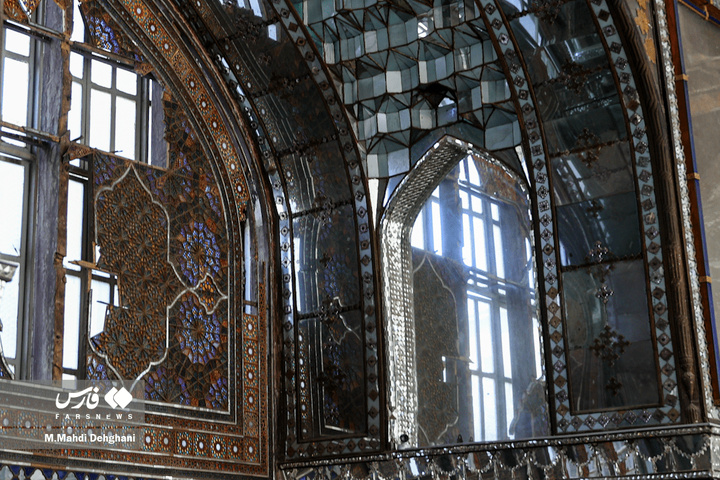 آثار تجاوز هوایی به کاخ گلستان