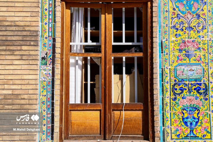 آثار تجاوز هوایی به کاخ گلستان