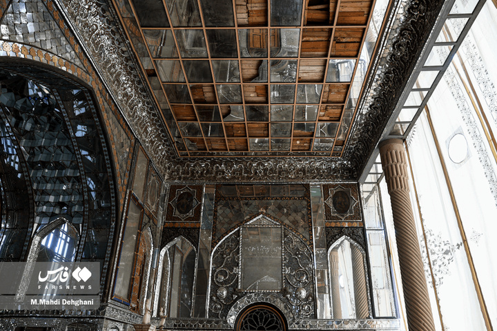 آثار تجاوز هوایی به کاخ گلستان