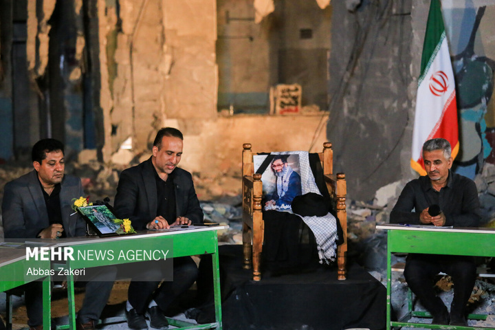 محفل شعر امین در مدرسه بمباران شده‌ میناب