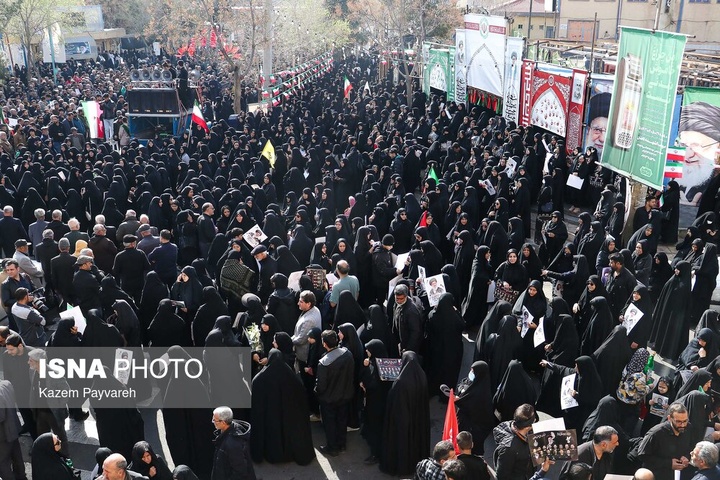 تشییع پیکر ۱۲ شهید تجاوز آمریکایی - صهیونی در کاشان